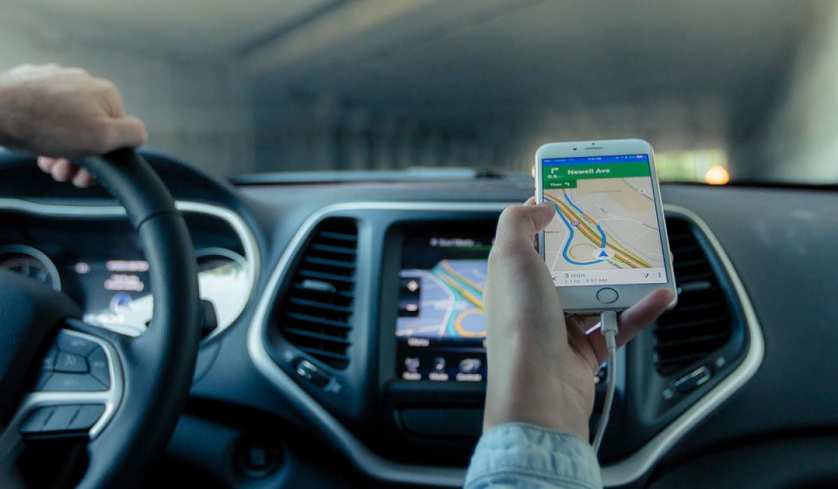 How Does GPS Tracker for Vehicles Work - Mezaar